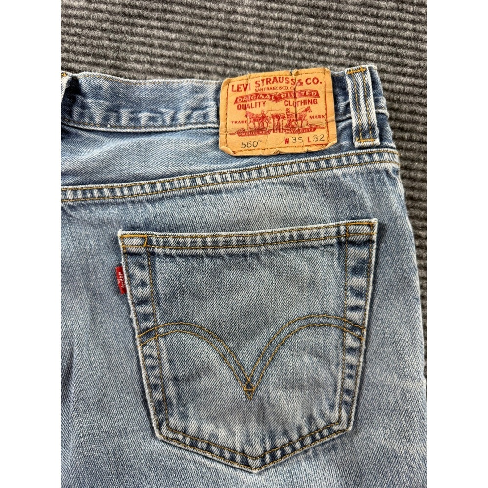 Levis 560 Comfort Fit Vintage Jeans Mens 35x32 Light Wash Denim Tapered Leg Blue - Picture 7 of 12